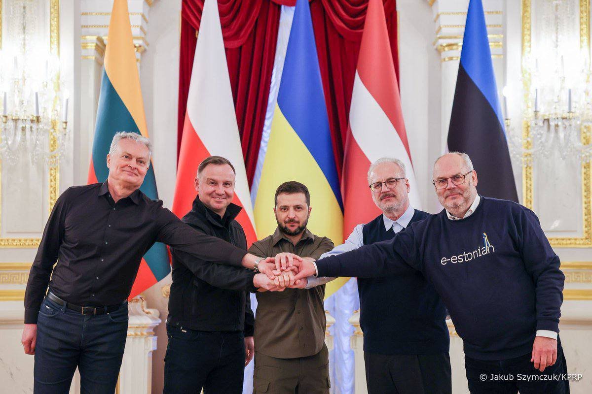 Dörd ölkənin prezidenti Kiyevə gəldi - Zelenski ilə tarixi görüş - FOTO - foto 1