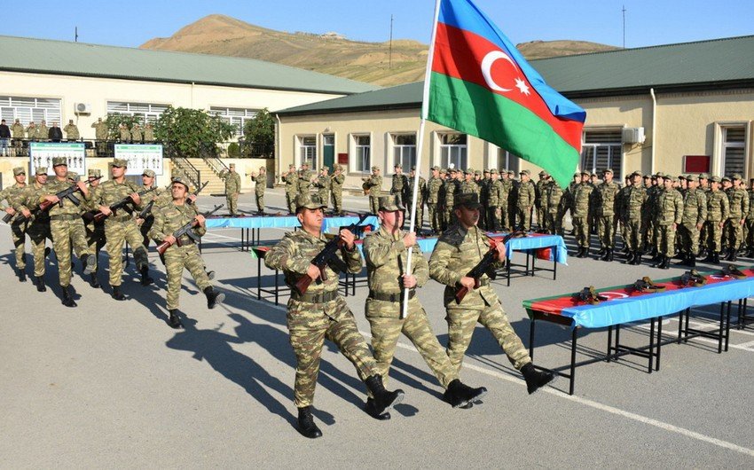 Hərbi qulluqçuların geyim formaları təsdiqləndi - DÖVLƏT XİDMƏTİ