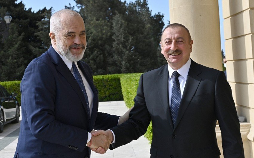 İlham Əliyevlə Albaniyanın Baş nazirinin təkbətək görüşü keçirildi - FOTO İlham Əliyevlə Albaniyanın Baş nazirinin təkbətək görüşü keçirildi - FOTO