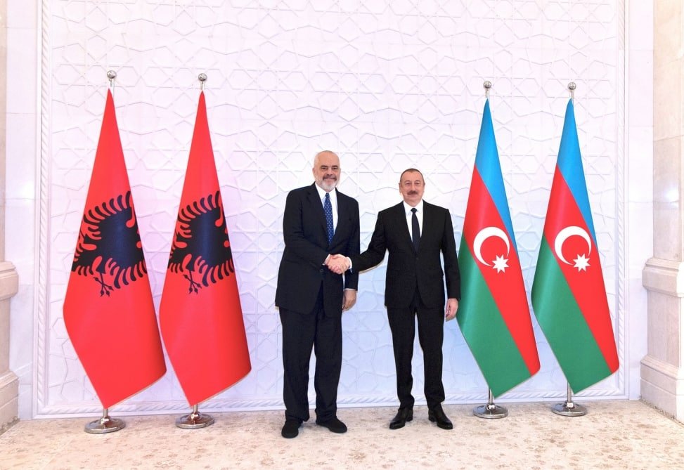 İlham Əliyev Albaniyaya rəsmi səfərə dəvət olundu - FOTO İlham Əliyev Albaniyaya rəsmi səfərə dəvət olundu - FOTO