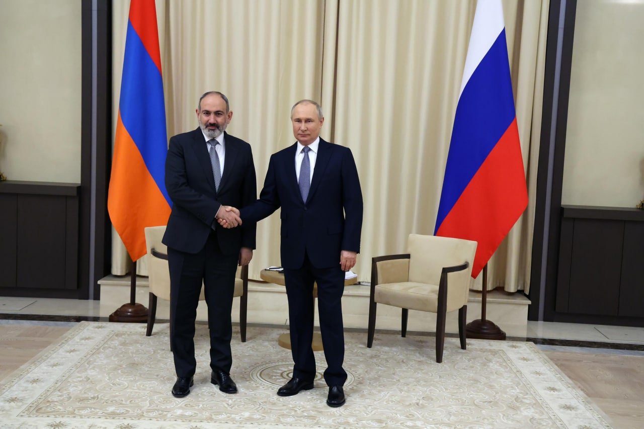 Putin Paşinyanla 6 saziş imzaladı - SİYAHI Putin Paşinyanla 6 saziş imzaladı - SİYAHI