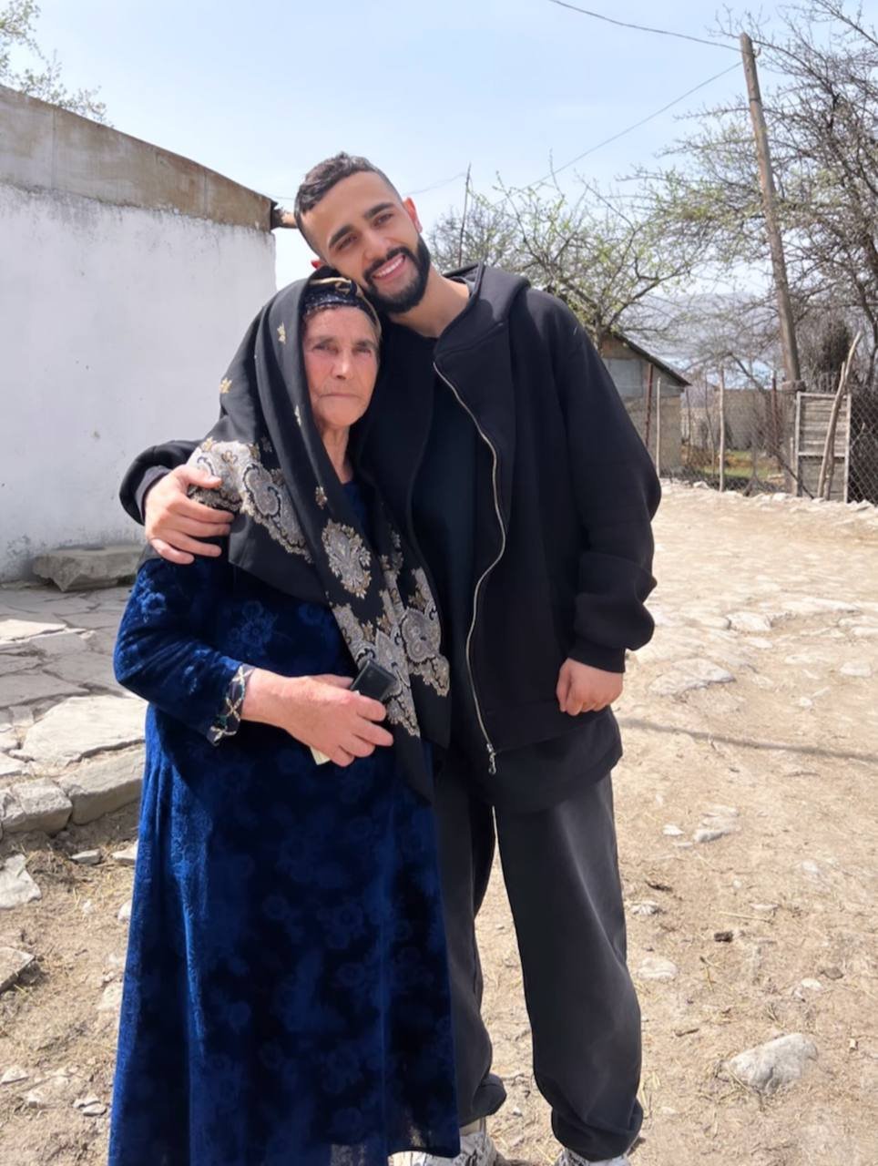 Hüseyndən kənddə onu tanımadan evində qonaq edən ailəyə inanılmaz jest – FOTO/VİDEO  - foto 4