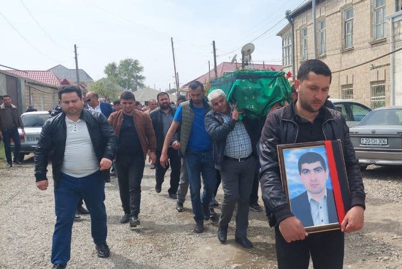 Ukraynada həlak olan azərbaycanlı Samuxda dəfn edildi - FOTO Ukraynada həlak olan azərbaycanlı Samuxda dəfn edildi - FOTO