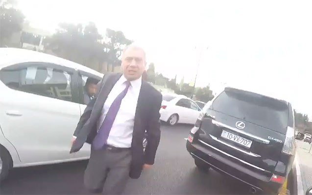 Motosikletçini döyən “Lexus” sahibi vəzifəsindən çıxarılıb - VİDEO