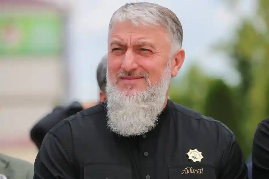 Putin çeçenistanlı deputata “Rusiya Qəhrəmanı” adı verdi Putin çeçenistanlı deputata “Rusiya Qəhrəmanı” adı verdi