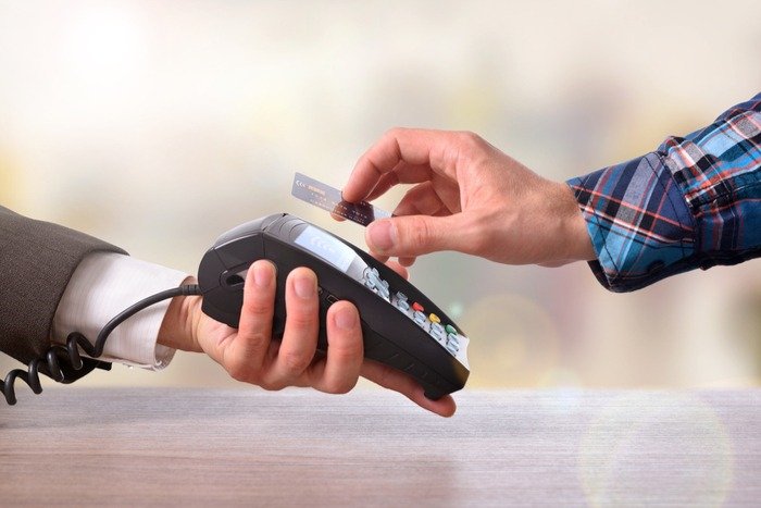 Azərbaycanda xaricilərin bank kartları ilə xərcləmələri 7 dəfə artıb Azərbaycanda xaricilərin bank kartları ilə xərcləmələri 7 dəfə artıb