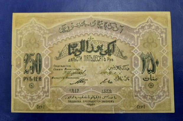 Cümhuriyyət dövründə tədavüldə olan pul 40 manata satıldı - FOTO 