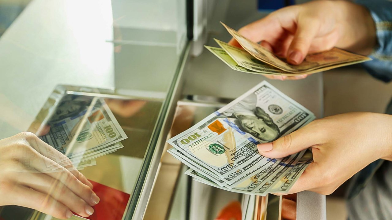 Bankların dollara olan tələbi artdı Bankların dollara olan tələbi artdı