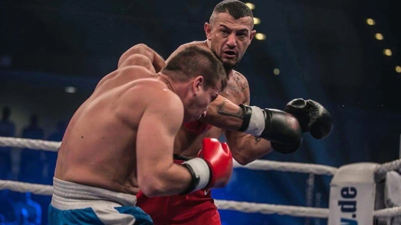 Türk boksçunun rinqdə ürəyi dayandı - foto 1