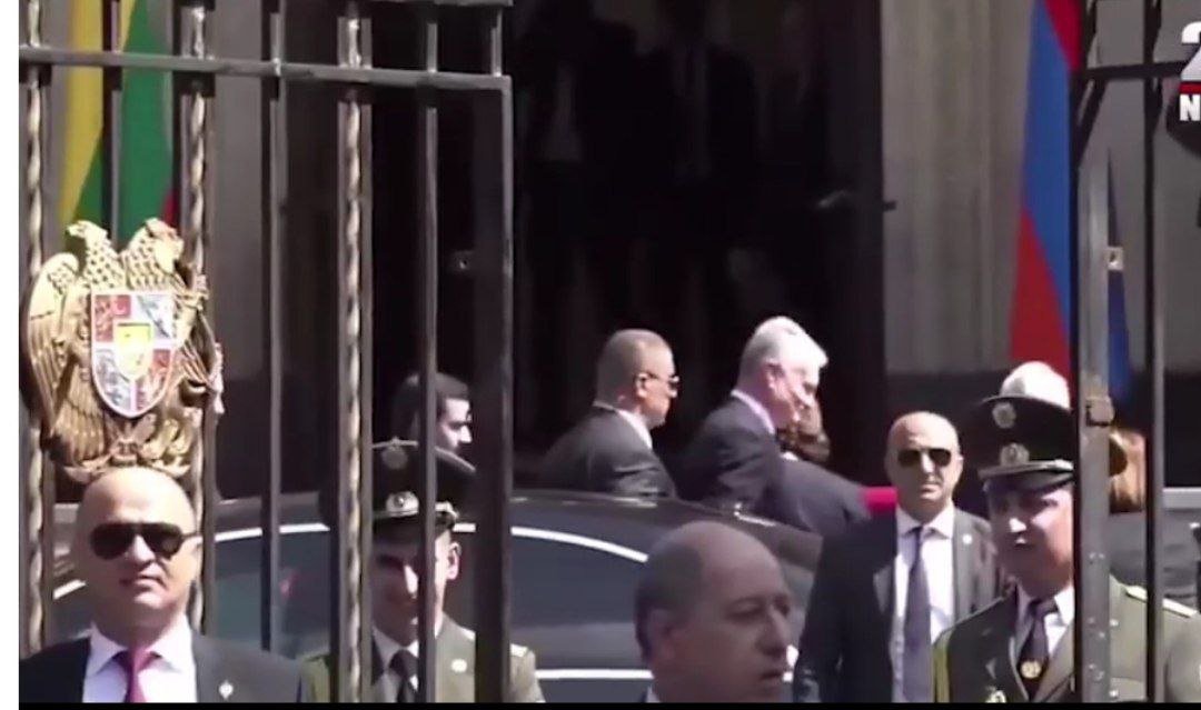 Litva prezidenti İrəvanda “Nikol satqındır” şüarları ilə qarşılandı - VİDEO