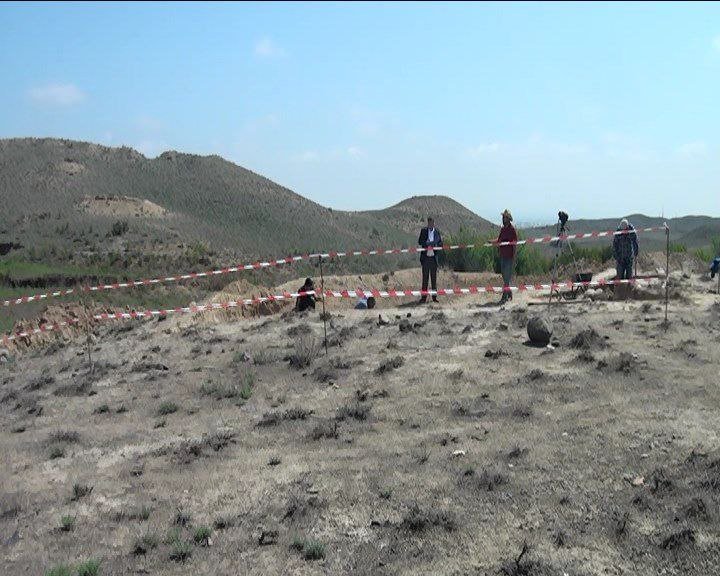 Goranboyda eradan əvvələ aid insan skeletləri tapıldı - FOTO
