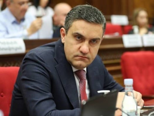 Polislər erməni deputatın qabırğasını sındırdılar Polislər erməni deputatın qabırğasını sındırdılar