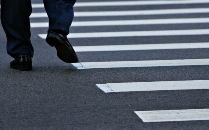 Qazaxda yolu keçən 2 nəfəri avtomobil vurdu