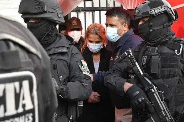 Bu ölkə prezidenti 10 il azadlıqdan məhrum EDİLDİ