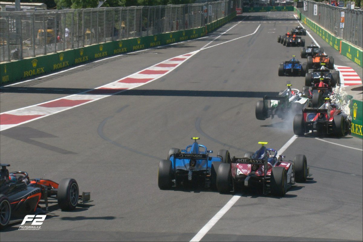 Bakıda “Formula-2” bolidi yanıb