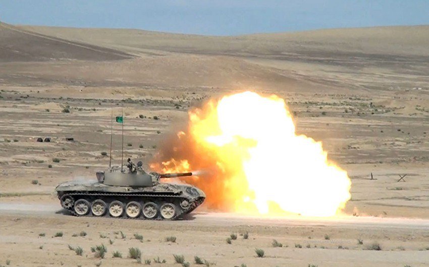 Tanklarımız şərti hədəfləri məhv etdi - VİDEO Tanklarımız şərti hədəfləri məhv etdi - VİDEO