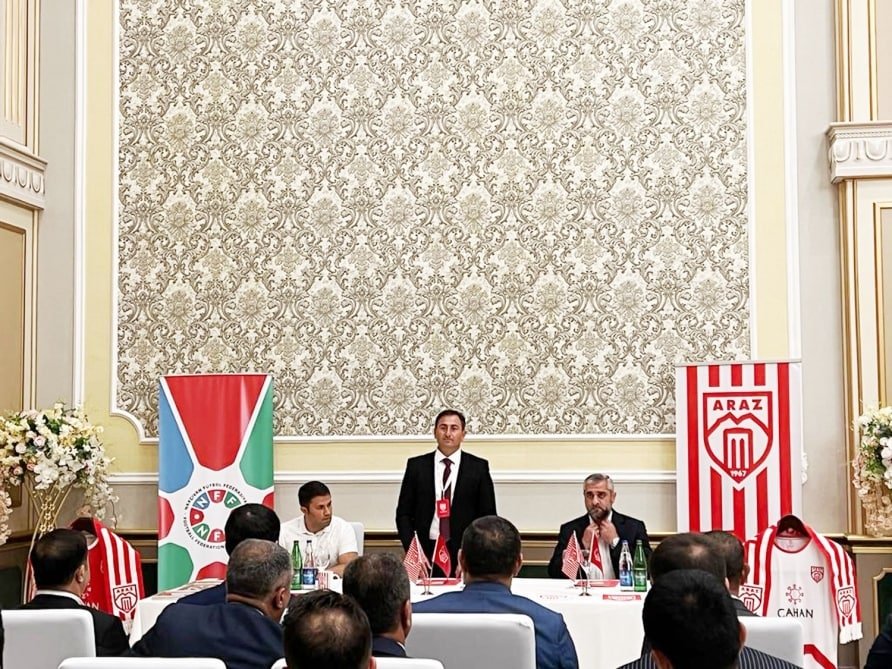 “Araz-Naxçıvan” yeni baş məşqçi ilə müqavilə imzaladı - FOTO - foto 1