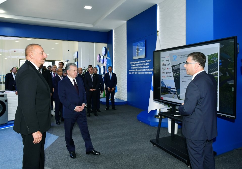Prezidentlər Daşkənddə “TEXNOPARK” MMC-nin fəaliyyəti ilə tanış oldular - FOTO - foto 3