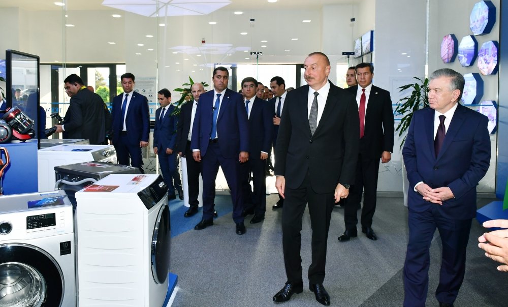 Prezidentlər Daşkənddə “TEXNOPARK” MMC-nin fəaliyyəti ilə tanış oldular - FOTO - foto 1