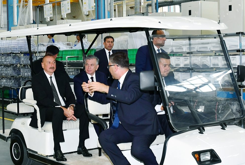 Prezidentlər Daşkənddə “TEXNOPARK” MMC-nin fəaliyyəti ilə tanış oldular - FOTO - foto 8