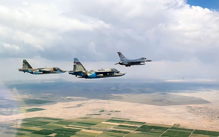 Azərbaycan pilotları bu təlimdə tapşırıqları uğurla icra ediblər - FOTO - foto 1
