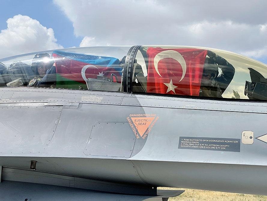 Azərbaycan pilotları bu təlimdə tapşırıqları uğurla icra ediblər - FOTO - foto 3