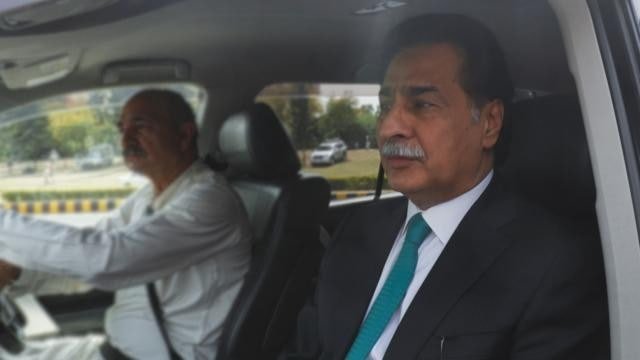 Pakistanın İqtisadiyyat naziri İSTEFA VERDİ