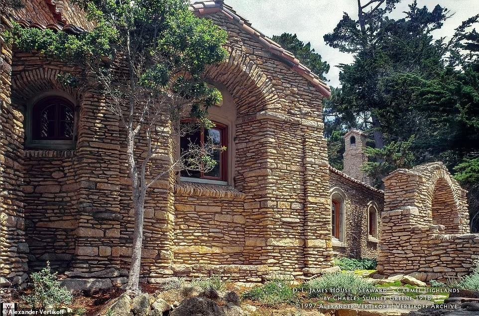 Arvadı Ancelinaya məhkəmədə uduzan Bred 40 milyona malikanə aldı – FOTO - foto 6