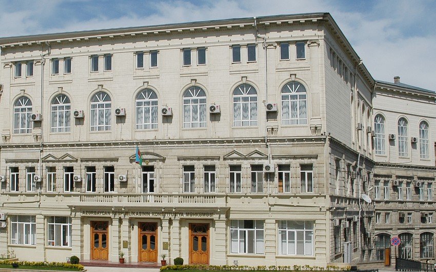 Konstitusiya Məhkəməsi sədrinin maaşı 1075 manat artırıldı