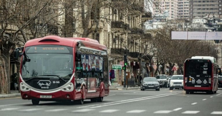 Bakıda yenə avtobusların hərəkəti GECİKİR