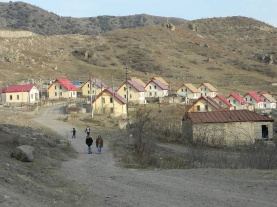 Erməni jurnalistin ETİRAFI: “Bizimkilər Laçının Zabux kəndini talamağa başladılar” - foto 1