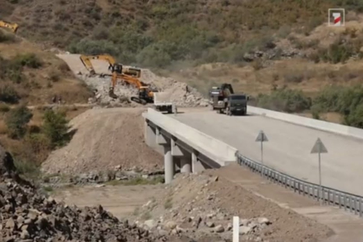 Laçın dəhlizinə alternativ yolun Ermənistan hissəsinin tikintisinə başlanıldı Laçın dəhlizinə alternativ yolun Ermənistan hissəsinin tikintisinə başlanıldı