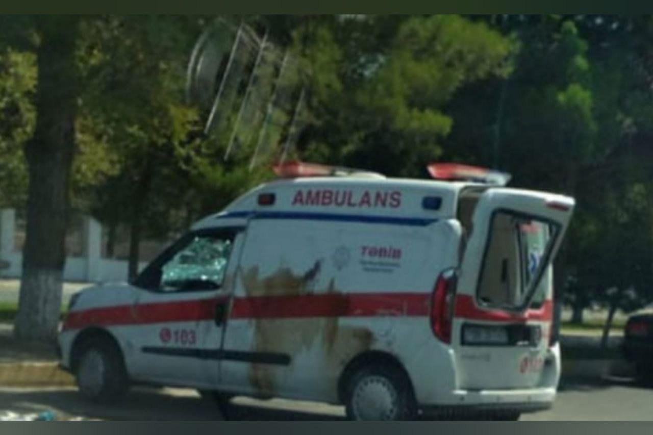 Sumqayıtda təcili tibbi yardım maşını qəzaya düşdü - 3 yaralı var 