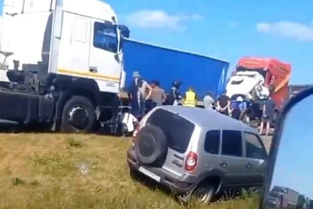 16 nəfər Rusiyada yol qəzasında həlak oldu - VİDEO
