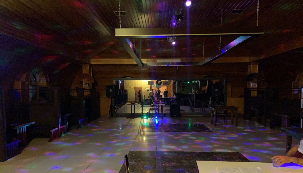 Bakıda restoranın DJ-i bıçaqlanıb