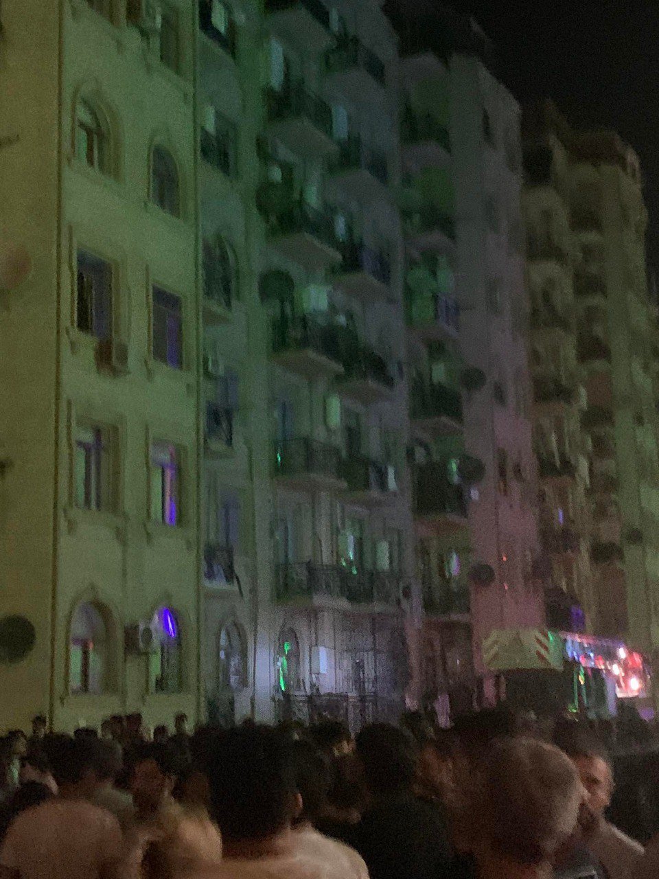 Xırdalanda yaşayış kompleksində partlayış - FOTO - foto 2