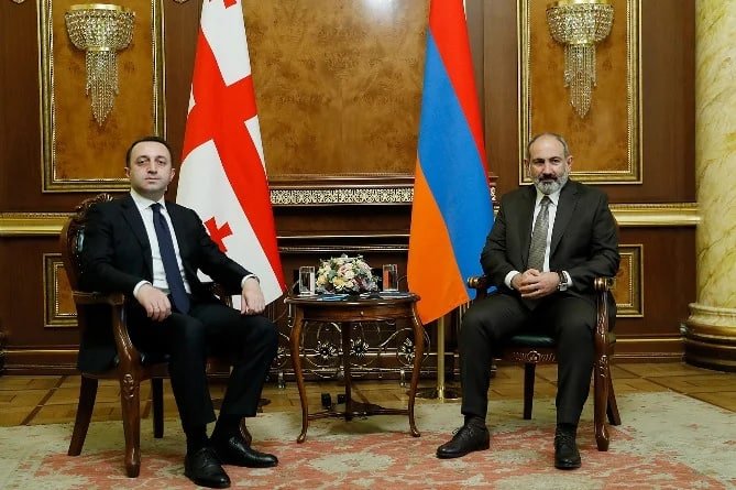 Paşinyan gürcü həmkarı ilə sərhəddəki son hadisələri müzakirə edib 