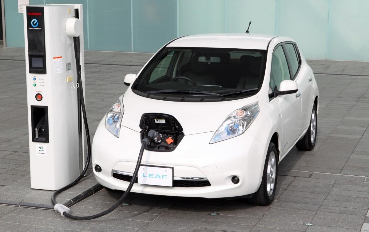 Azərbaycana elektromobillərin idxalı kəskin artıb