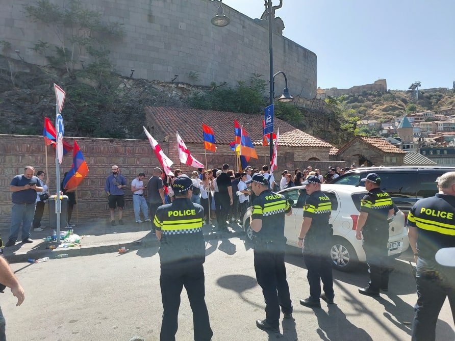 Tbilisidə ermənilərin təxribatının qarşısı alındı - FOTO