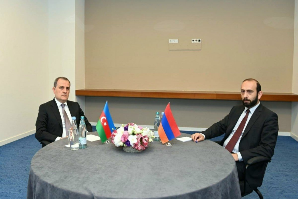 Ceyhun Bayramov erməni həmkarı ilə müzakirə etdiyi məsələləri açıqladı