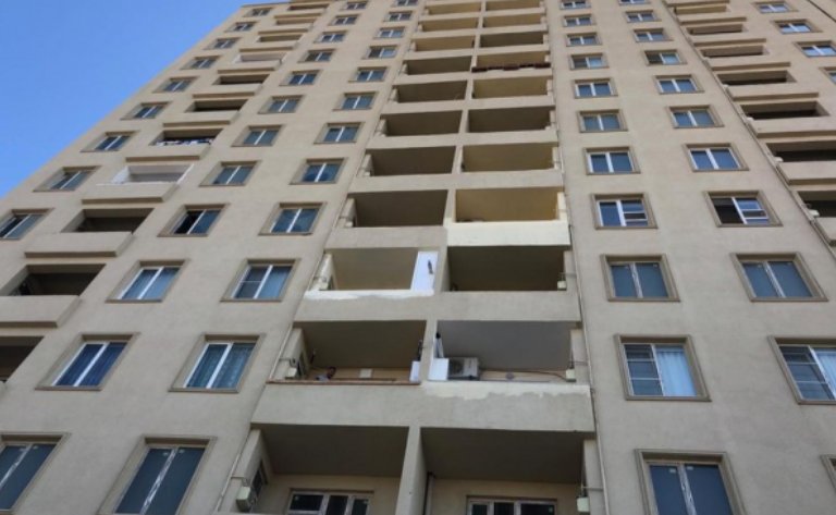 4 yaşlı uşaq 4-cü mərtəbədən düşərək öldü