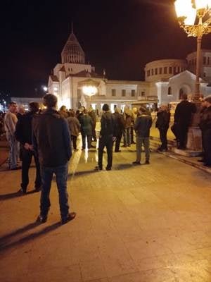 Xankəndidə mitinq başladı - Arutyunyandan dəqiq mövqe tələb edirlər - foto 1