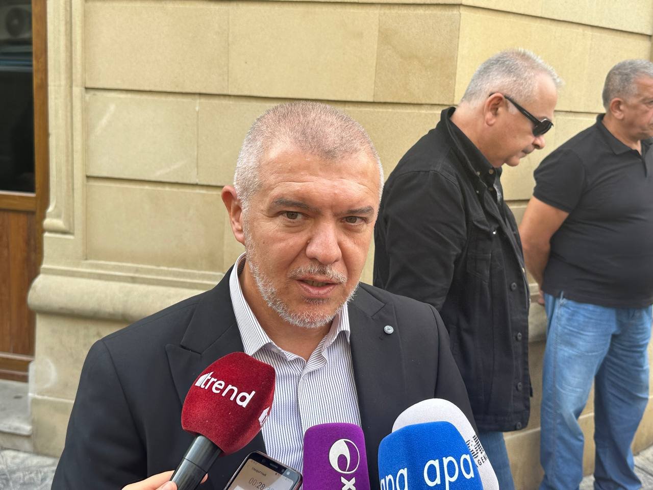 Ruhəngiz Qasımovanın oğlu: “Mahnılarını dinləyəndə ağlayıram” Ruhəngiz Qasımovanın oğlu: “Mahnılarını dinləyəndə ağlayıram”