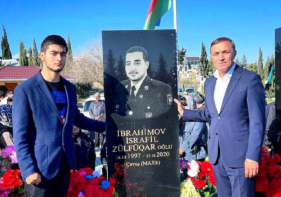 Mənsum İbrahimov şəhid qardaşı oğlunun məzarını ziyarət etdi - FOTO