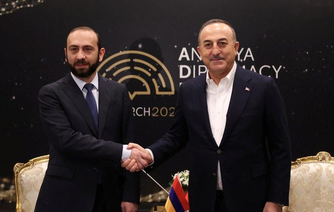 Ararat Mirzoyan erməni jurnalistə: “Çavuşoğlu ilə görüşə hazıram”