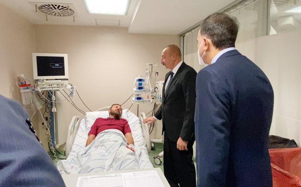 Prezident Zəngilanda qəza keçirən Binəli Yıldırım və Şamil Ayrıma baş çəkdi - FOTO/VİDEO - foto 3
