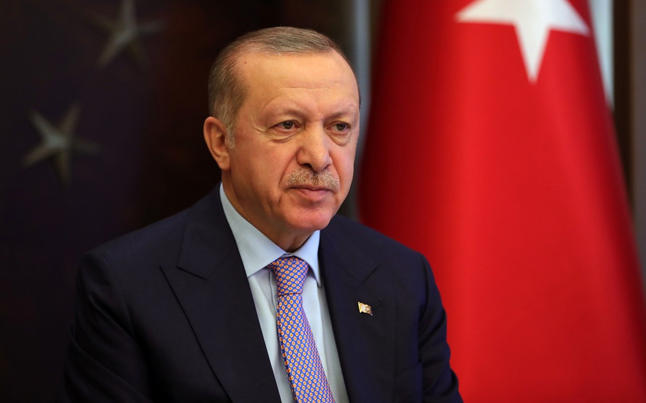 Ərdoğandan hicabla bağlı TƏKLİF – “Referendum keçirək, xalq qərar versin”