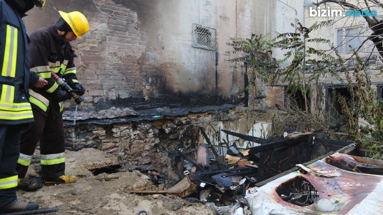 Bakının mərkəzindəki yanğın söndürüldü - YENİLƏNİB – FOTO/VİDEO - foto 7