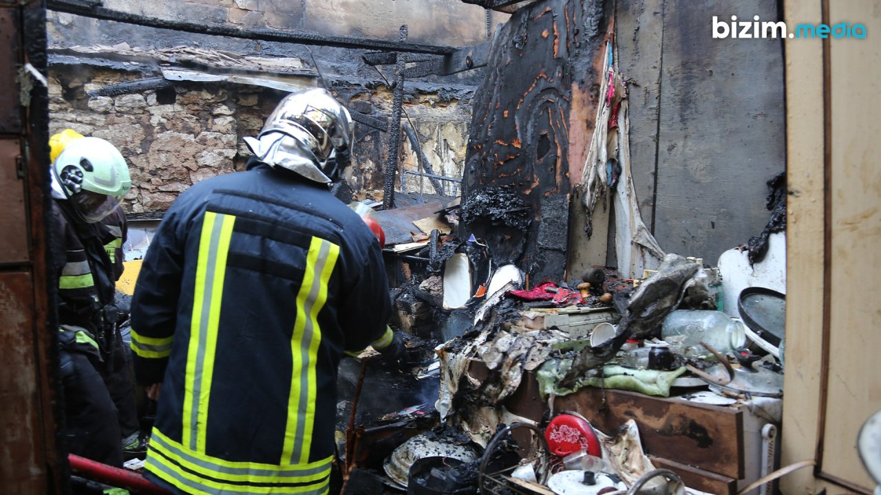 Bakının mərkəzindəki yanğın söndürüldü - YENİLƏNİB – FOTO/VİDEO - foto 1