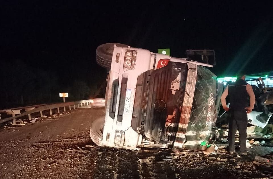 Şabranda yük avtomobili aşdı - FOTO